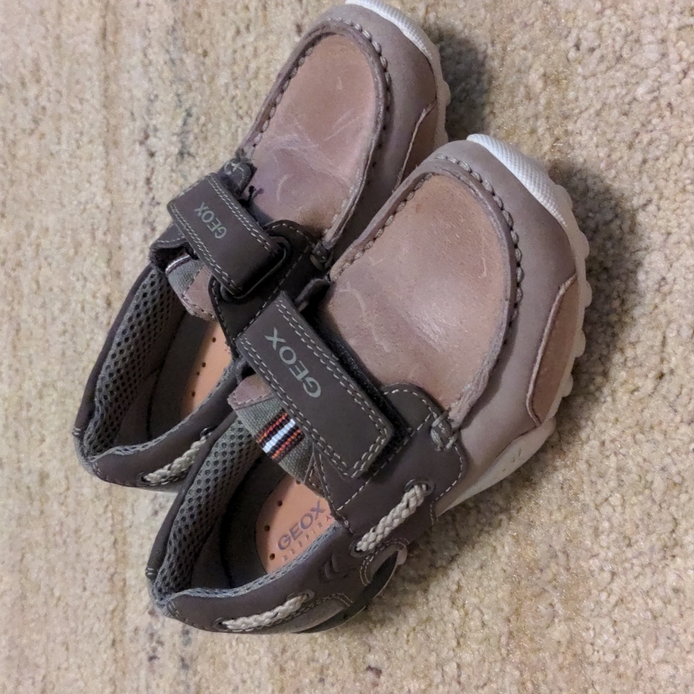 NWOB Geox Toddler Velcro Loafers size 10